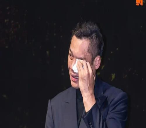 43岁！泪洒现场，这次是真的说再见了