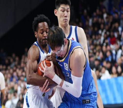 北京主場(chǎng)迎戰(zhàn)廣東拒絕連?。≡膊┯瓉?lái)賽季首秀，杜鋒斗法許利民