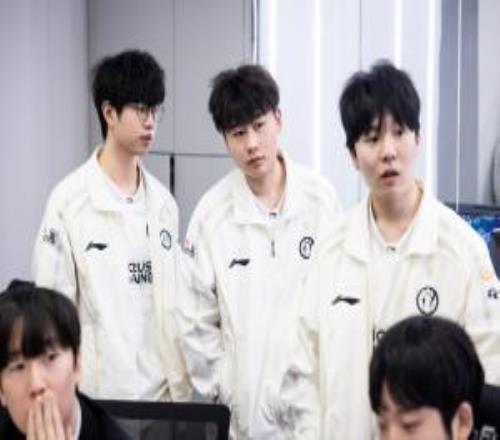 iG不敵WBG，iG總戰績2勝8負，登峰組第六的戰績參與騎士之路