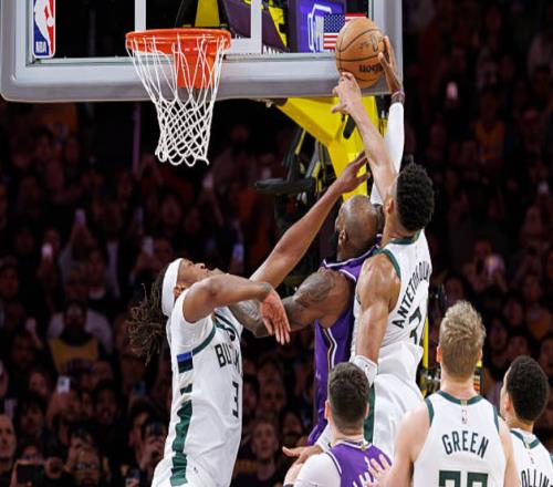 湖人输球太冤詹皇晒照不满打手没哨裁判报告最后两分钟无误判