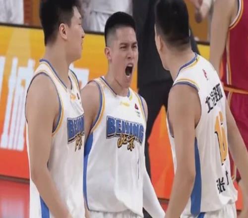 向球員吐口水！太離譜了，必須嚴查！