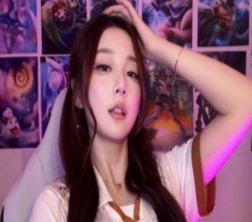 Hanssama女友Kitty發文：恭喜BLG奪冠每位選手都辛苦了