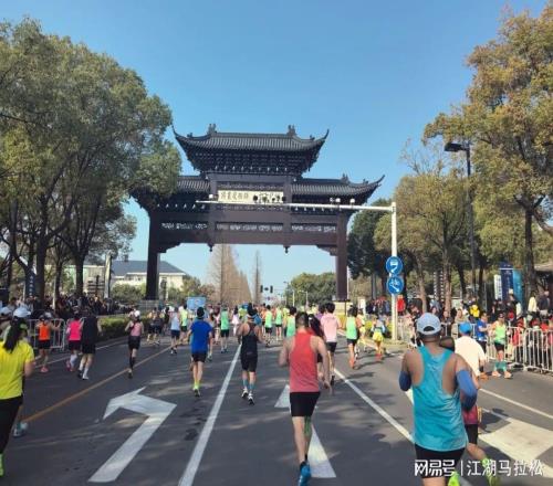 走过20年的扬州半马，就该这样