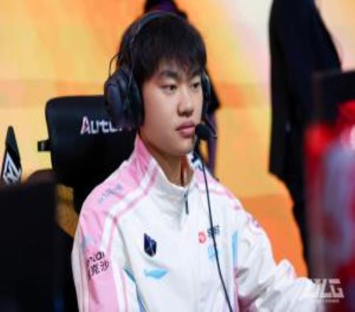 年輕人你還得學！Knight幾乎五局壓制HongQ僅決勝局遭HongQ單殺