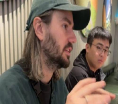 媒体人:法国人日常吹乌兹Uzi就是这项运动里最顶尖的中国选手