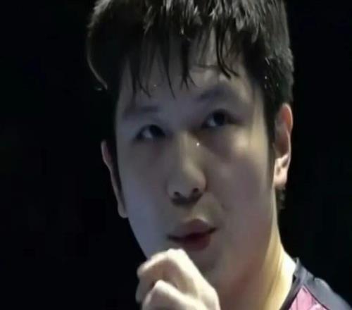 看到樊振東的眼神就知道穩(wěn)了！