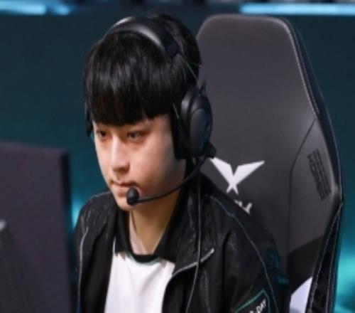 DK分享对阵T1赛场图：花季传媒APP下载免费会实现突破