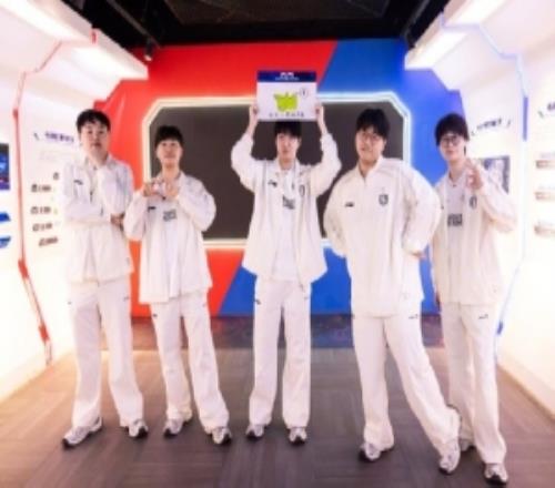 IG發布戰勝WE賽後返圖：一往無前！