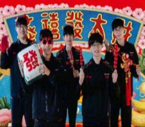 JDG分享德杯拍摄花絮：今日份JDG全员营业完成附最后一张小彩蛋