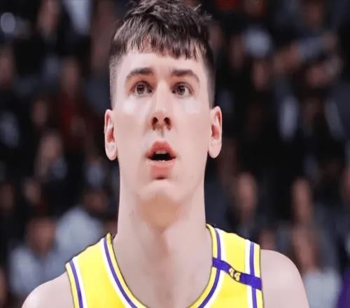 湖人117135黄蜂球员评价:2人优秀,2人及格,5人低迷