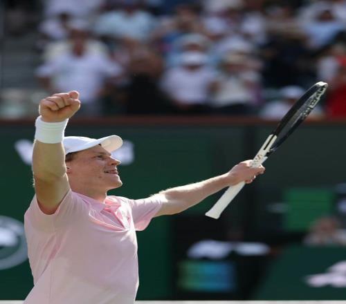 連續贏盤追平德約，辛納連冠紀錄仍需仰望兩位大師！