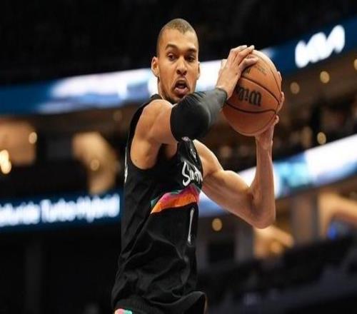 米奇：文班愿意為了贏球傾其所有外界對(duì)他的期待已經(jīng)近乎苛刻