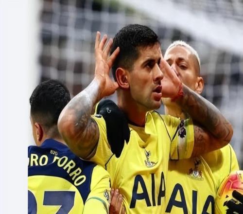 羅梅羅倒鉤劃破絕平對手，熱刺2比2紐卡五輪不勝，兩問題仍需解決