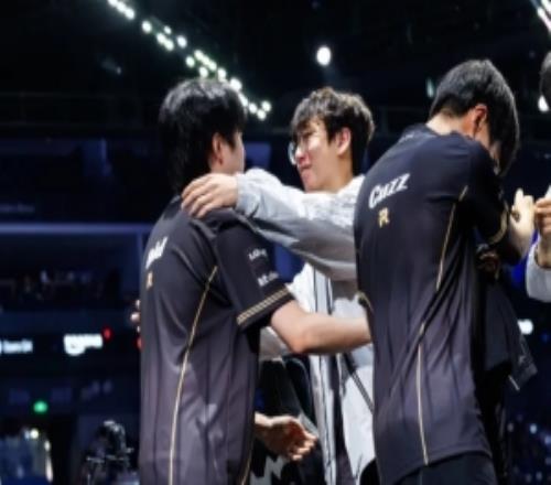 直到他們再次相遇，賽事官方分享Bdd與Ruler擁抱合照