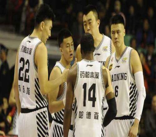 享受退役生活!辽篮功勋外援身材发福球迷调侃真像宋小宝