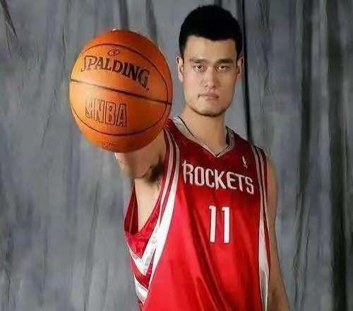 姚明45歲開始領(lǐng)NBA退休金，每月約1.3萬，網(wǎng)友：羨慕，淌口水了