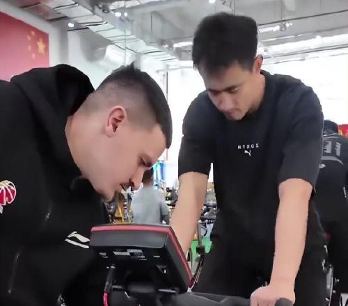 赵继伟一声叹息!辽篮专门为他请了训练师,为什么会如此重视呢