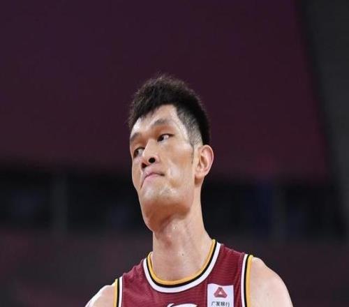 CBA新赛季奇景!35岁老将打潜力赛,直播还被强行掐掉,真是人才