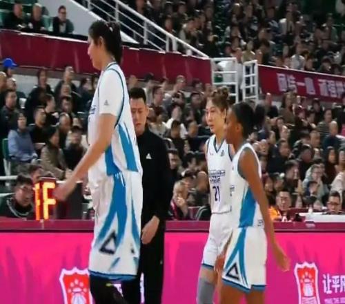 原形畢露中國女籃第一人全場最差，拖累球隊連輸兩場倒數太尷尬