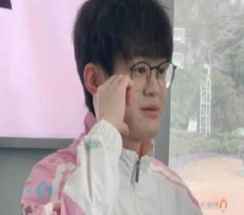 BLG更新視頻：今日店長小勳鴨認真營業中