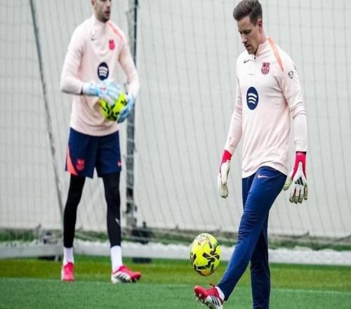 世體：特爾施特根在向巴薩隊友和教練組告別時哭了