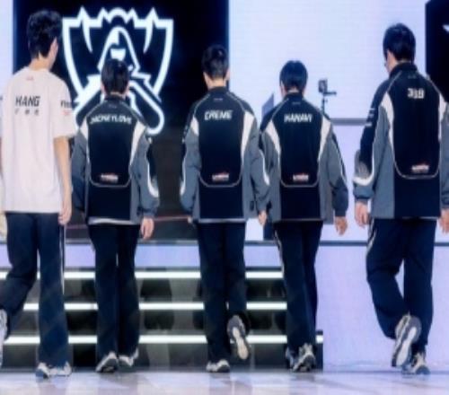 駱歆：這個(gè)BO5各個(gè)維度的差距30甚至天都還沒(méi)黑透唉長(zhǎng)路漫漫