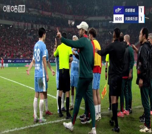 成都蓉城球迷再给俱乐部惹祸!歧视行为或让蓉城遭受至少50万重罚