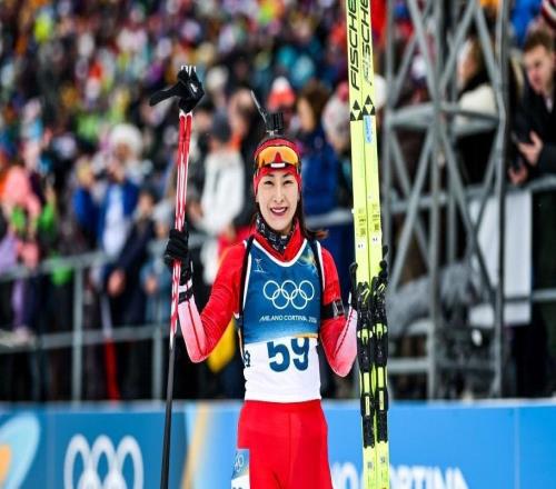 雪道上的滑痕和靶紙上的彈孔，孟繁棋實現(xiàn)突破