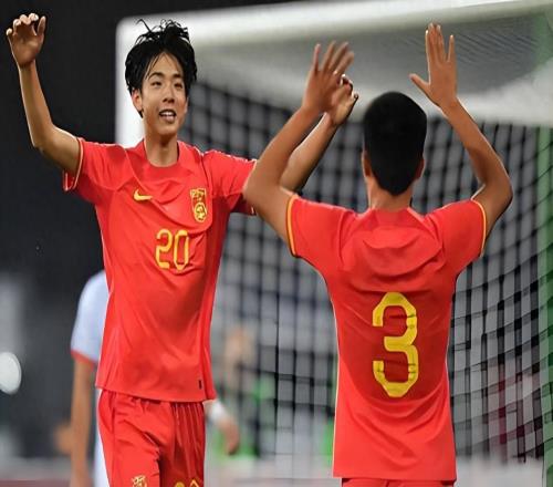 重庆铜梁龙战平津门虎,三人表现不俗被球迷认可,却没有向余望