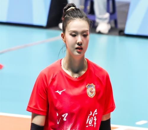 泪目!女排30岁美女奥运冠军轰11分晋级:最后一舞冲冠又美又能打