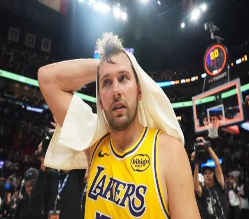 記者：東契奇有望在對陣火箭的季後賽首輪比賽中複出