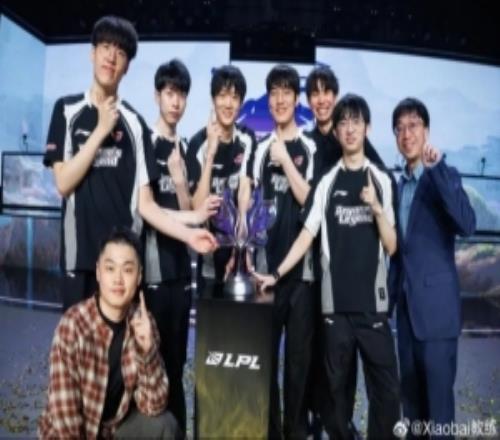 王多多转AL副教Xiaobai动态:坚持梦想!继续加油期待明年收获