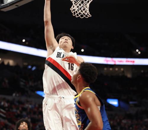 楊瀚森連續(xù)兩場比賽表現(xiàn)低迷，他依舊無法適應(yīng)NBA！