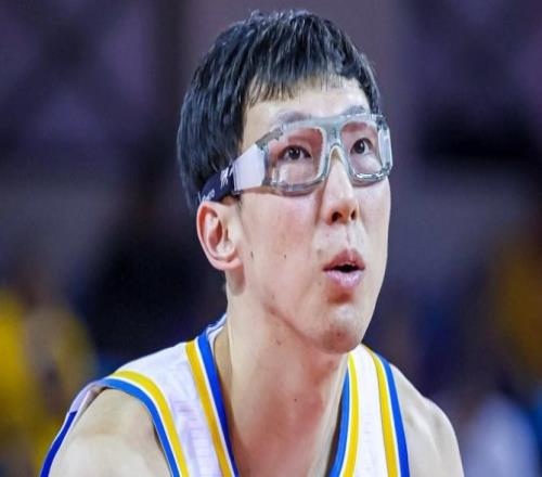 赵睿临时伤退重创北京：三分16中3+连三节不足20分进攻哑火惨败