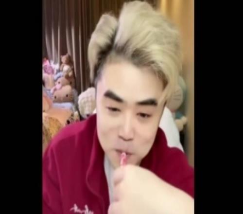 朱开:Rookie是真续约到30岁了给点鸡哥敬意吧良心外援