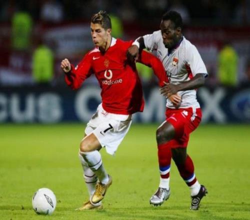 被穆里尼奥视为儿子的球员，，，，为了穆帅放阿森纳鸽子，，，，却延伸了温格