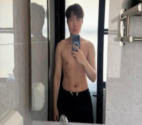 zzr看Bin哥曬照：打開微博懵了，lpl進入大腹肌時代了