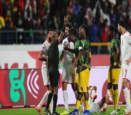 天空:比苏马已经返回伦敦,他在热刺的未来充满不确定性