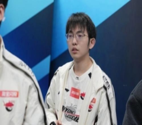 AL發(fā)布戰(zhàn)勝WBG賽后返圖：步履生風(fēng)