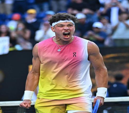 马德里不思议！众多名将早淘汰，辛纳首战即丢盘！