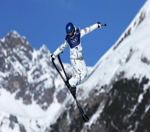 谷愛凌為中國隊奪得本屆冬奧會首枚銀牌！