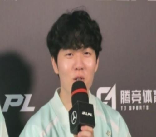 Rookie：不科學(xué)團(tuán)戰(zhàn)是我們前期沒做好的表現(xiàn)這個(gè)問題要去解決