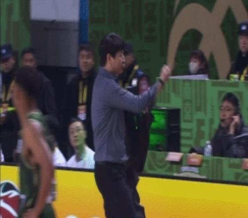 CBA罚单:邱彪失当行为停赛2场+罚款6万翻译薛飞罚款2万