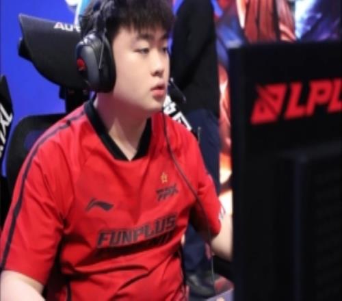 Jwei發(fā)文歡迎新援Jiejie:和jie哥野輔連動