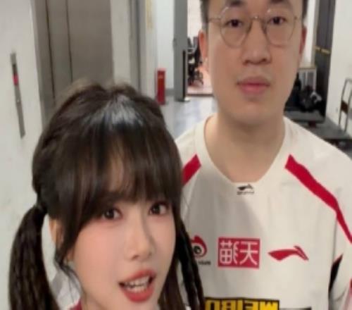 駱歆發布WBG采訪VLOGxiaohu：投隊長的時候我選Elk他人挺有意思