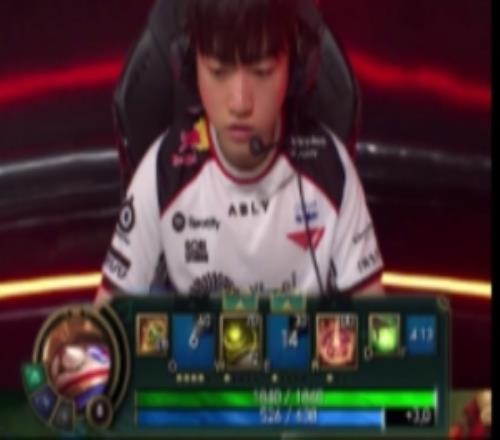 赛事官方分享Keria巴德精彩操作:Keria传递了一条讯息