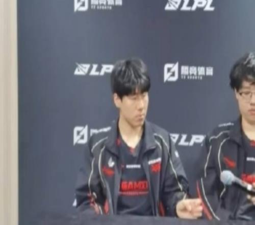 GALA：感觉WBG下路发挥挺好的，把他们组合优势的地方都打出来了