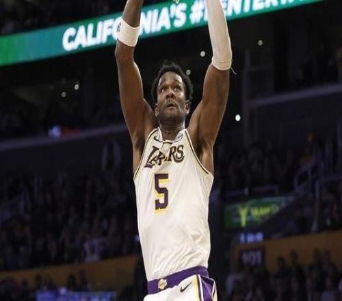 艾顿:大个子球员不能自己给自己喂球相信组织者会找到我