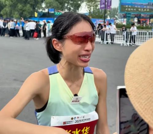 女護(hù)士馬拉松奪冠反被罵哭只因一句話遭到群嘲