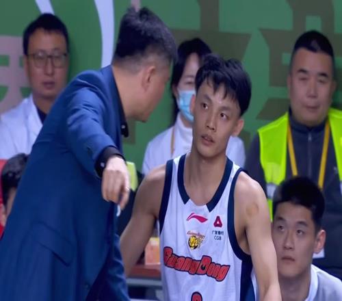 徐杰确认退赛!男篮后卫线惨遭重创,赵继伟躺进12人大名单!